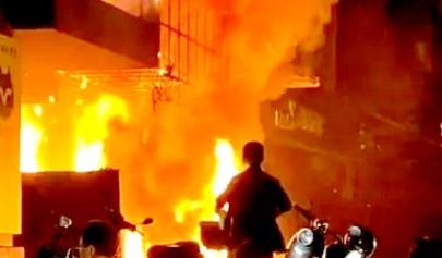 1990-1995年全國(guó)典型火災(zāi)傷亡人數(shù)和經(jīng)濟(jì)損失匯總